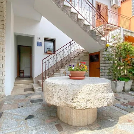Rosetta One Apartment