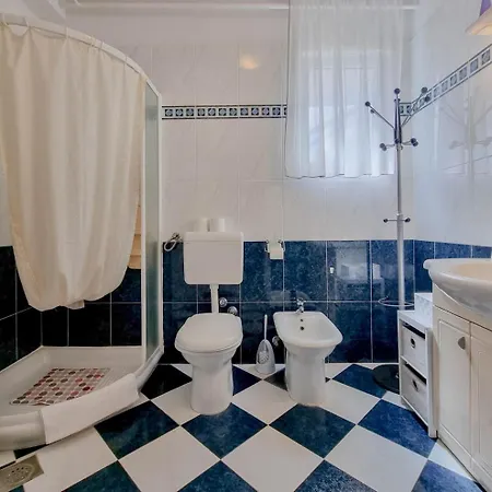Rosetta One Apartment